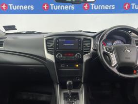 Photo '18' of Mitsubishi Triton