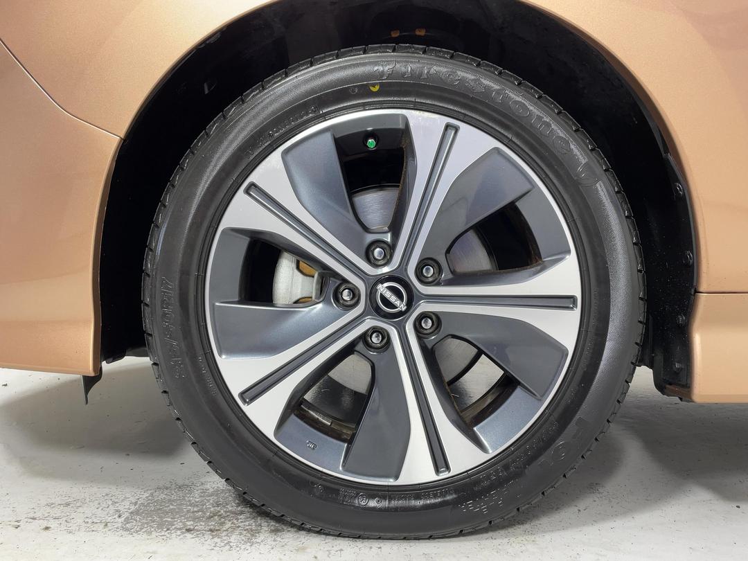 Photo '10' of Nissan Leaf