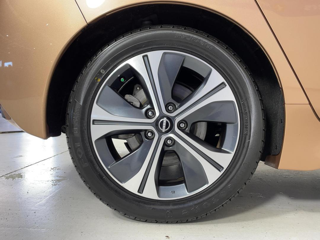 Photo '12' of Nissan Leaf