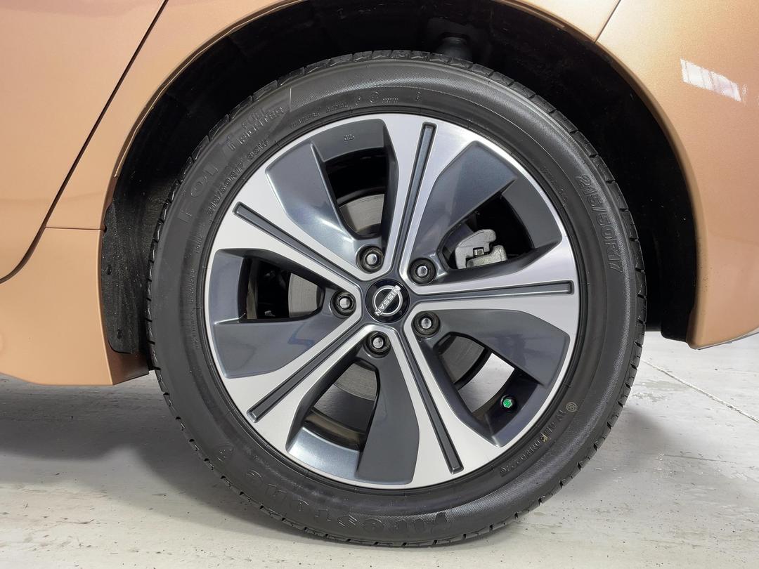 Photo '11' of Nissan Leaf