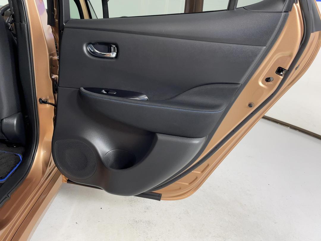 Photo '19' of Nissan Leaf