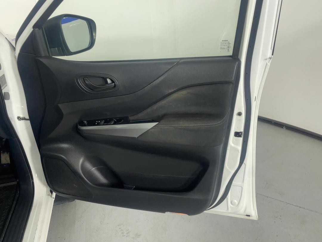 Photo '15' of Nissan Navara