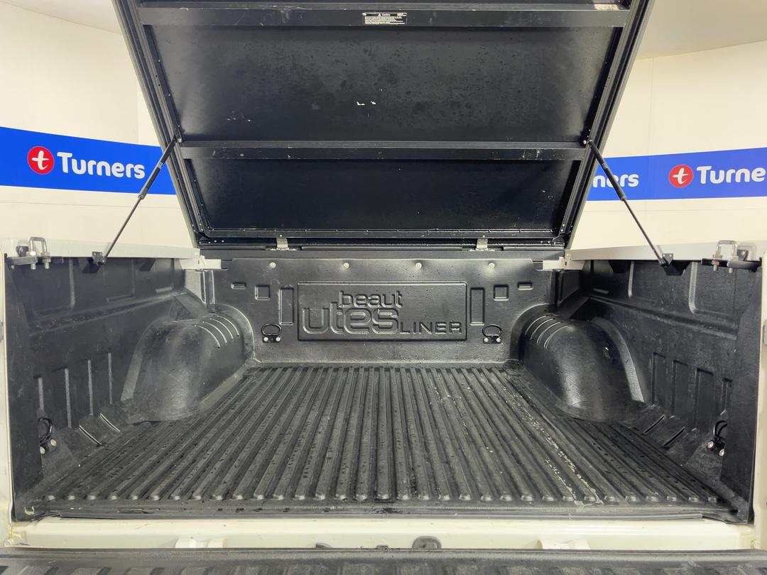 Photo '14' of Nissan Navara