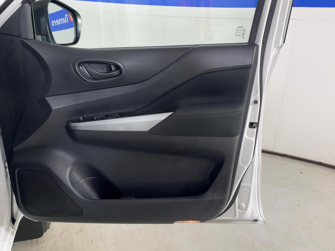 Photo '15' of Nissan Navara