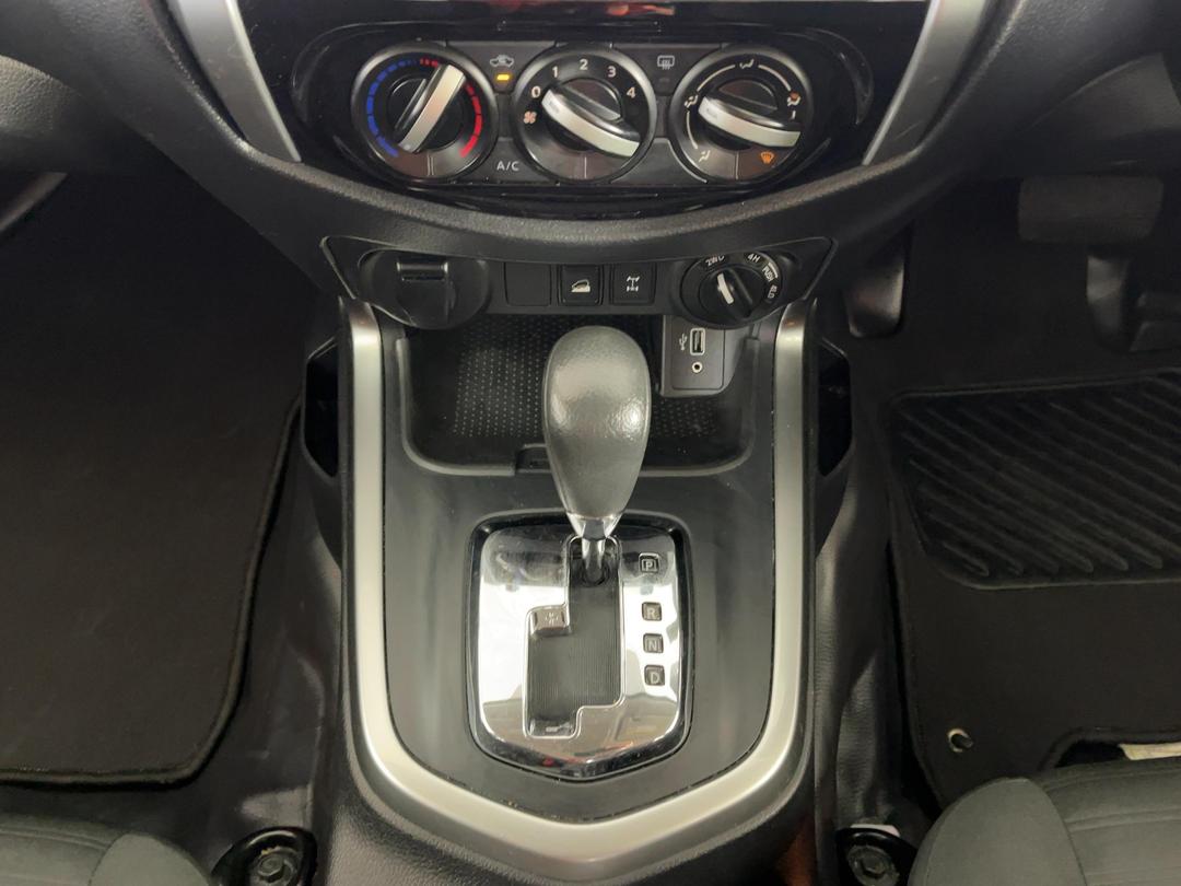 Photo '18' of Nissan Navara