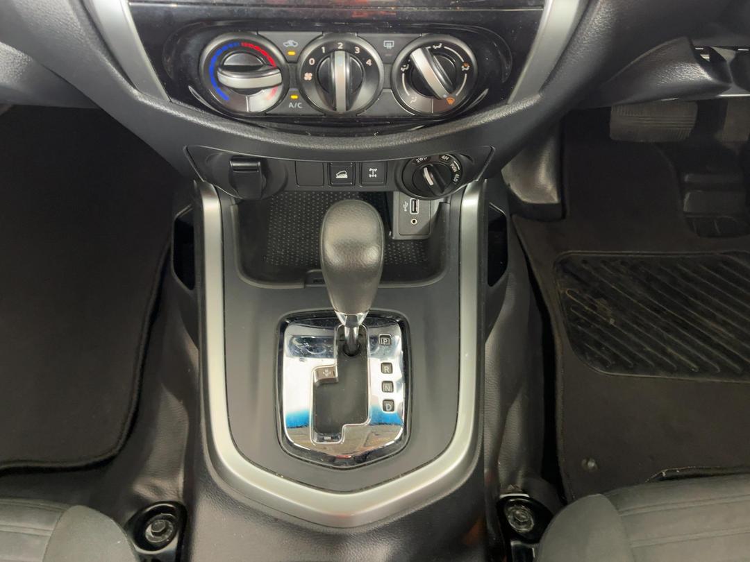 Photo '18' of Nissan Navara