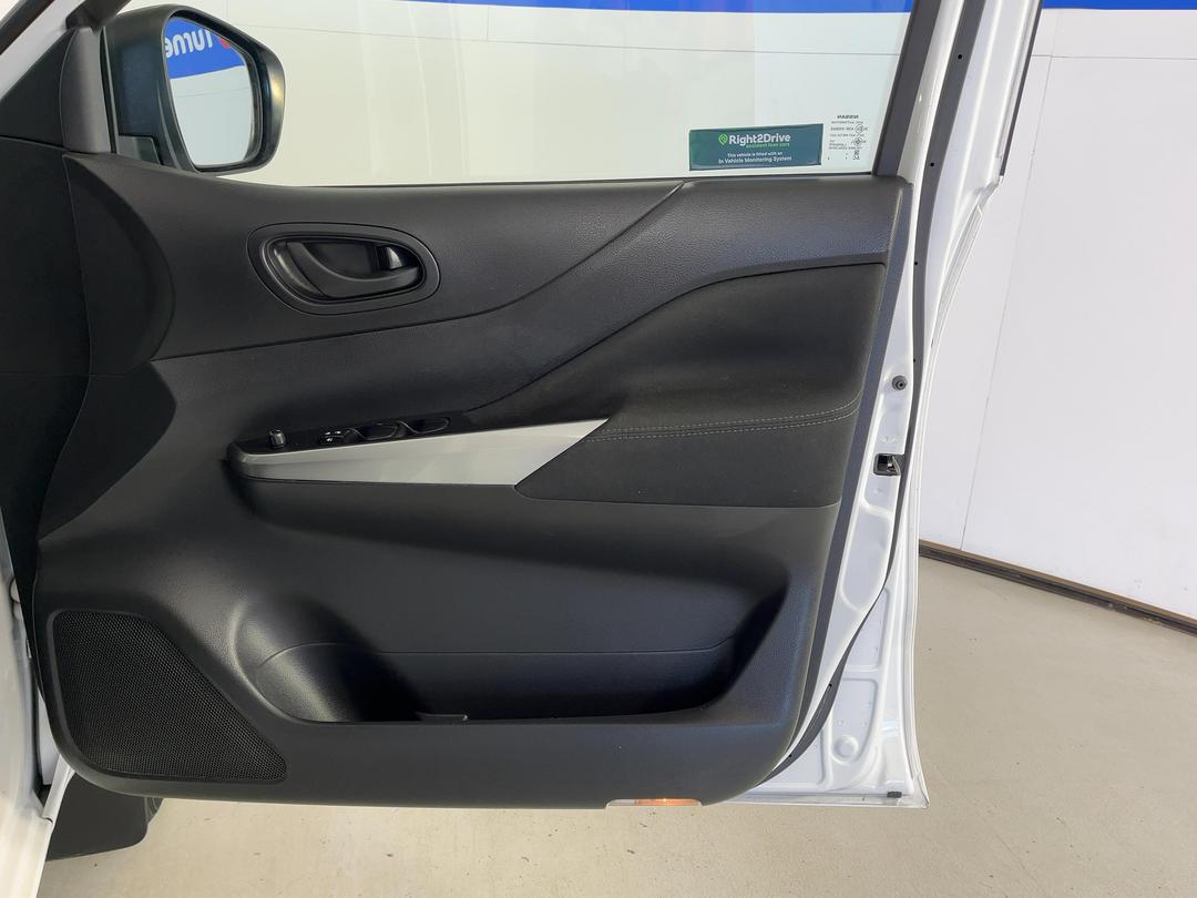 Photo '15' of Nissan Navara