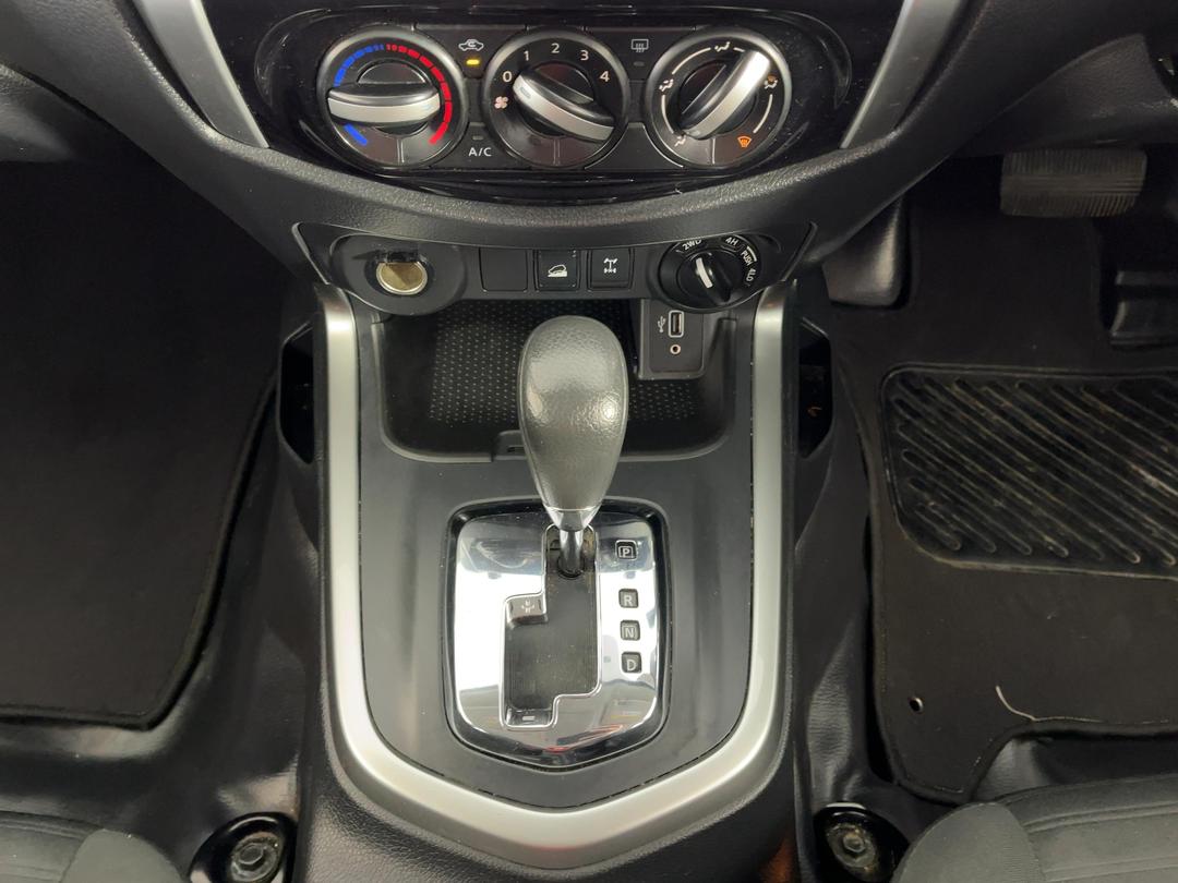 Photo '18' of Nissan Navara