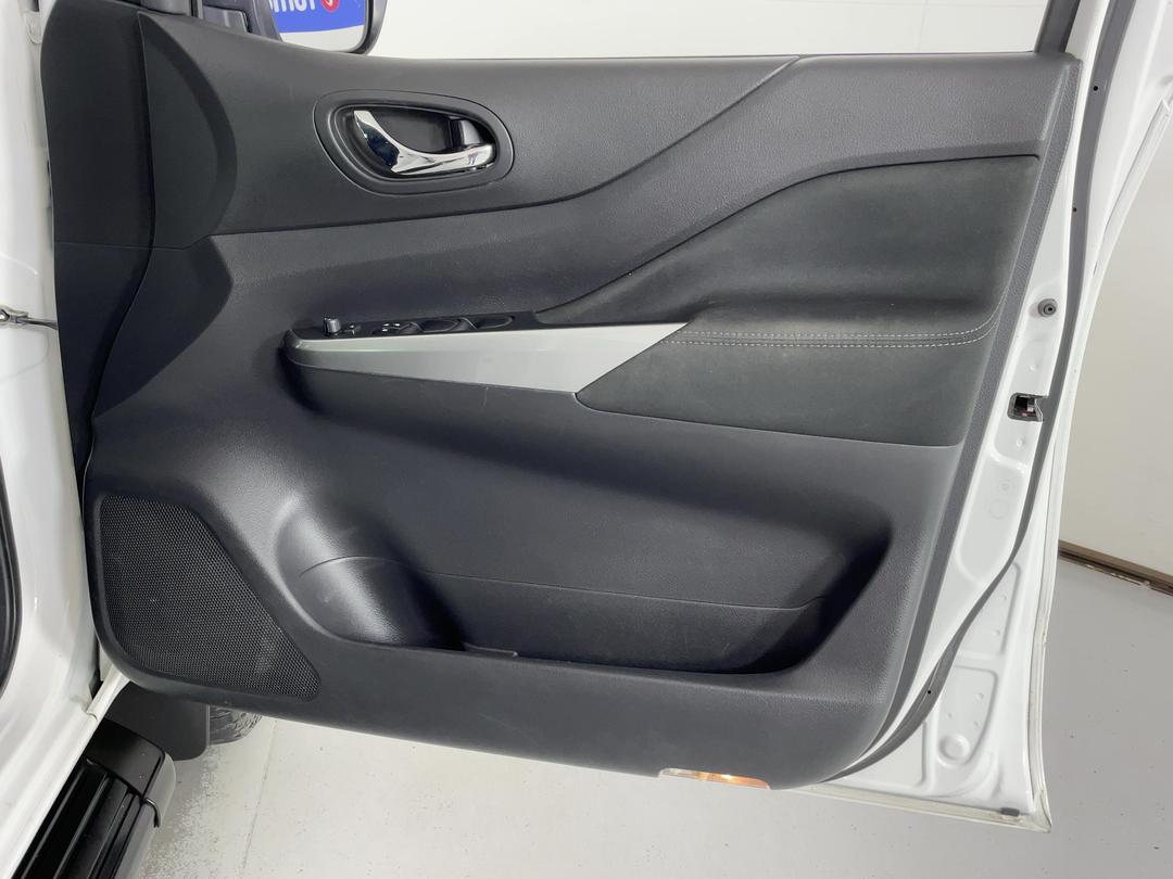 Photo '15' of Nissan Navara