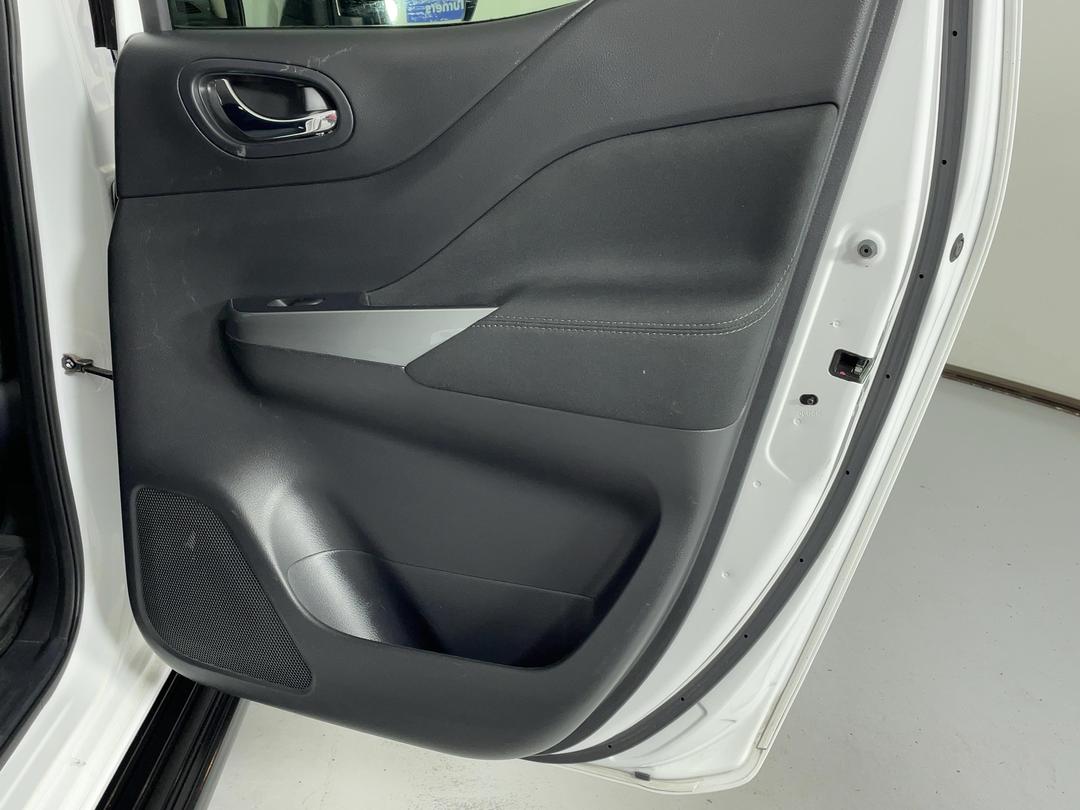 Photo '19' of Nissan Navara