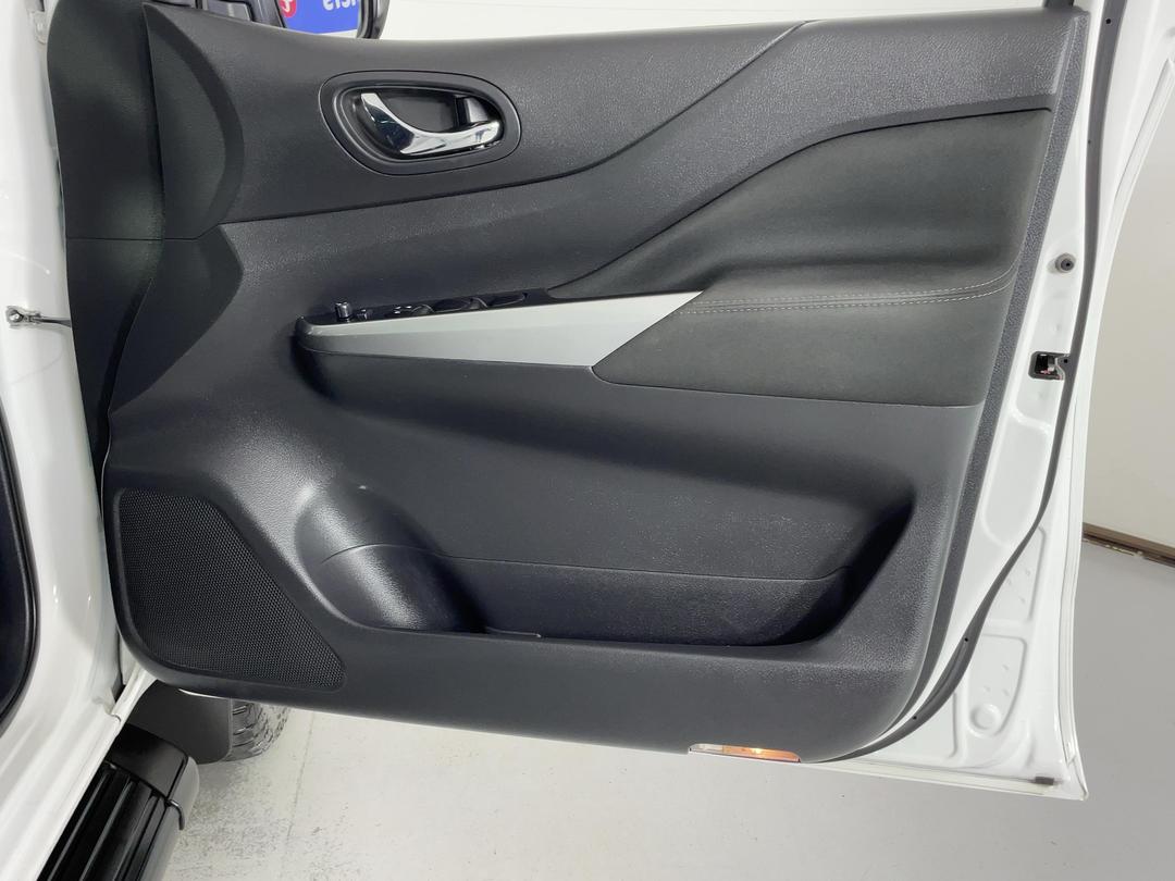 Photo '15' of Nissan Navara