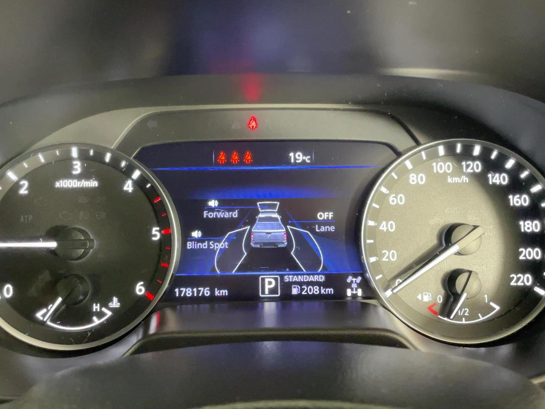 Photo '21' of Nissan Navara