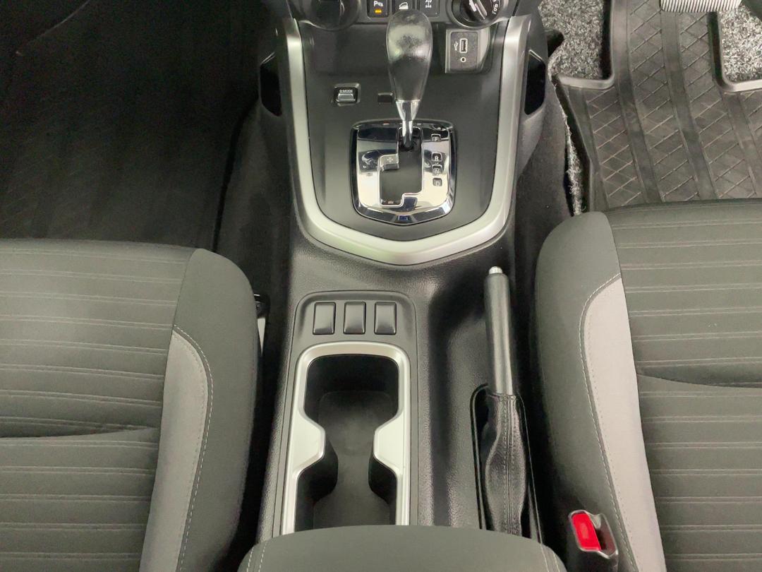 Photo '18' of Nissan Navara
