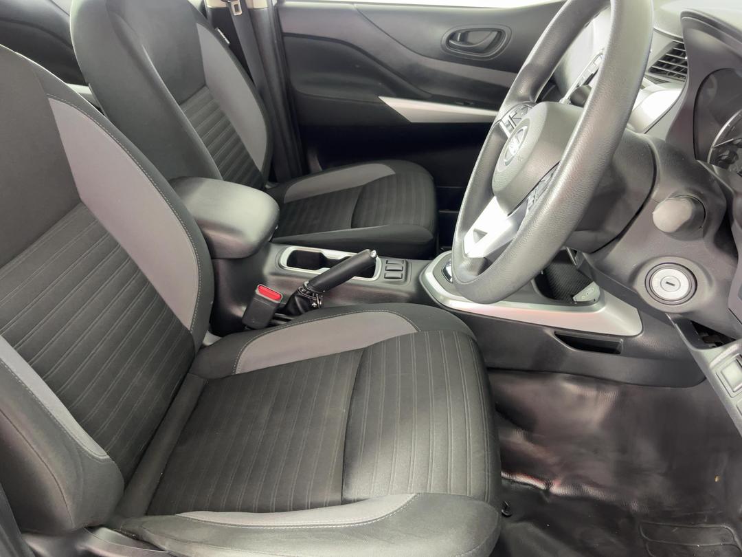 Photo '16' of Nissan Navara