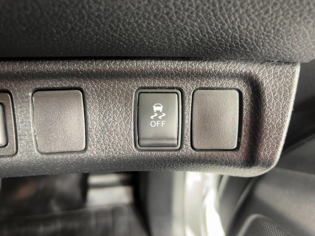 Photo '25' of Nissan Navara