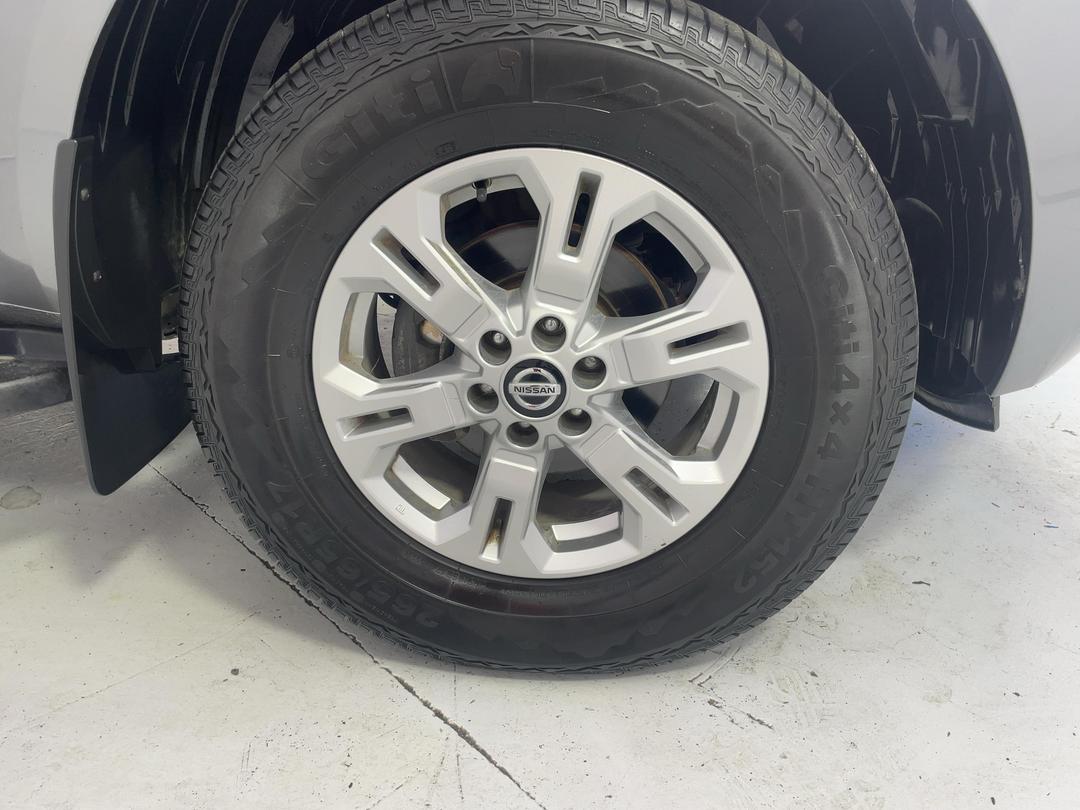 Photo '9' of Nissan Navara