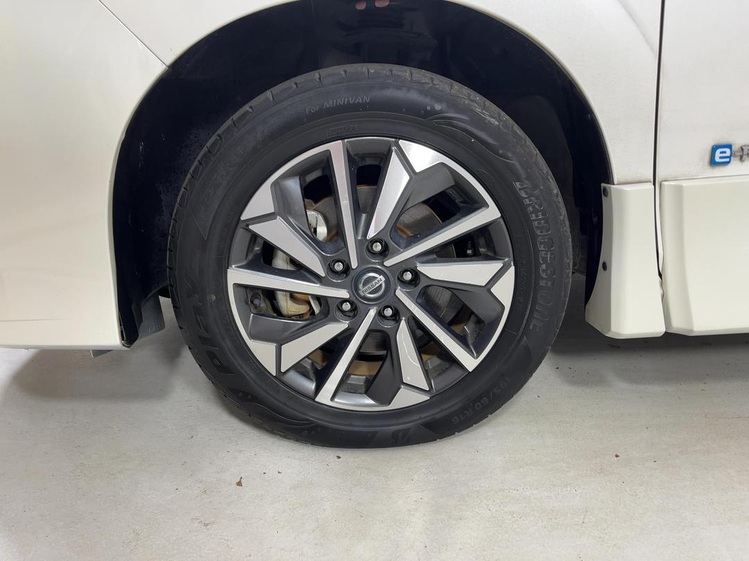 Photo '10' of Nissan Serena
