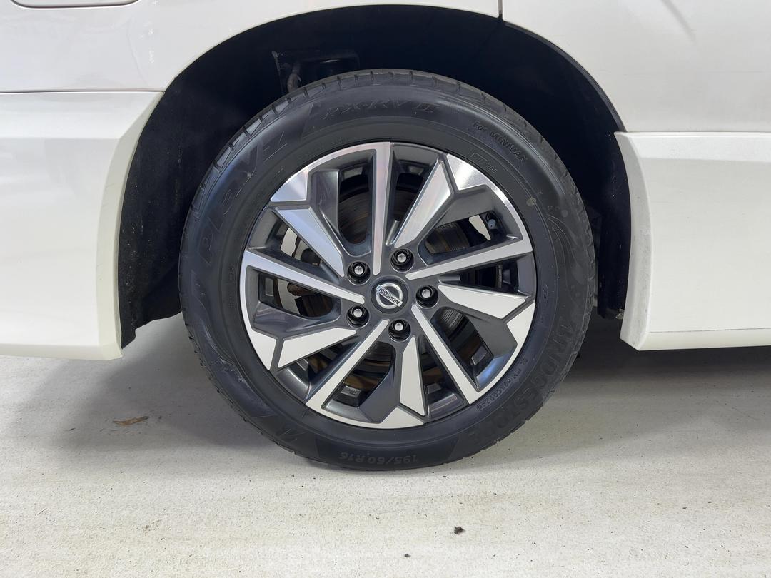 Photo '12' of Nissan Serena
