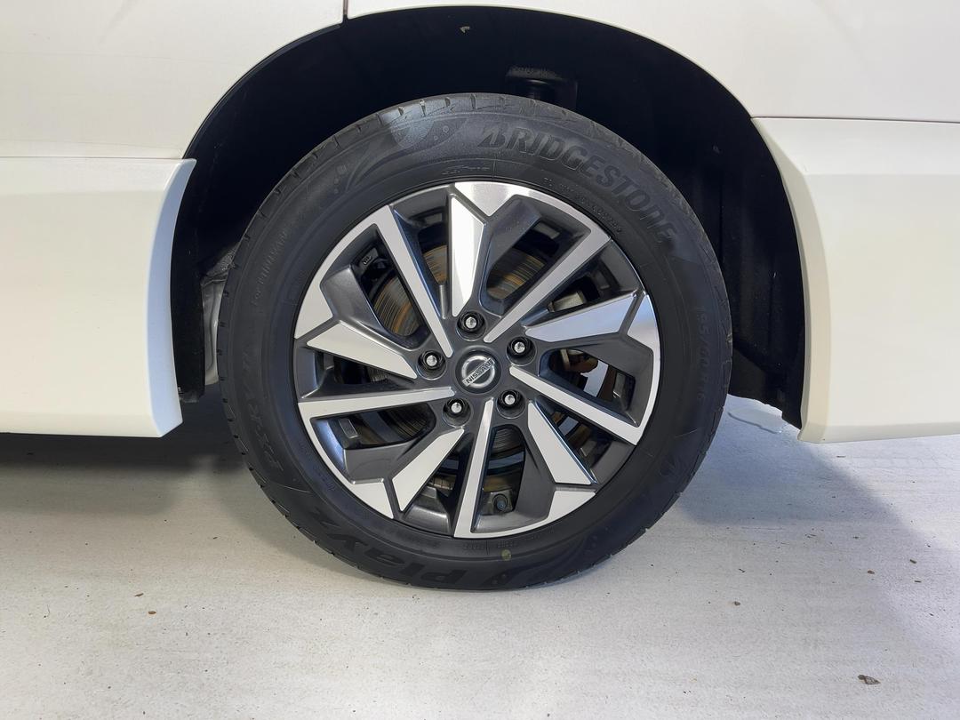 Photo '11' of Nissan Serena