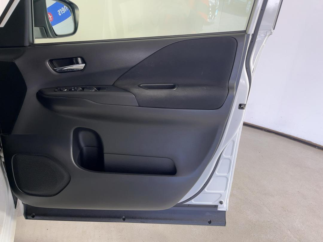 Photo '15' of Nissan Serena