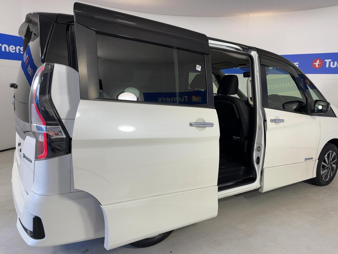 Photo '19' of Nissan Serena