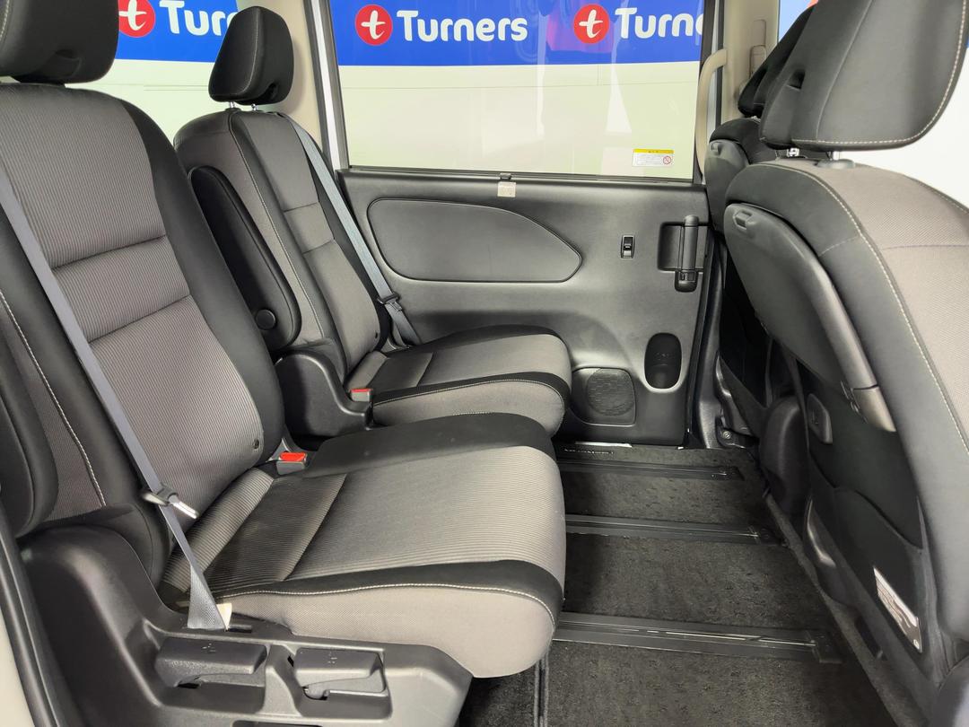 Photo '20' of Nissan Serena