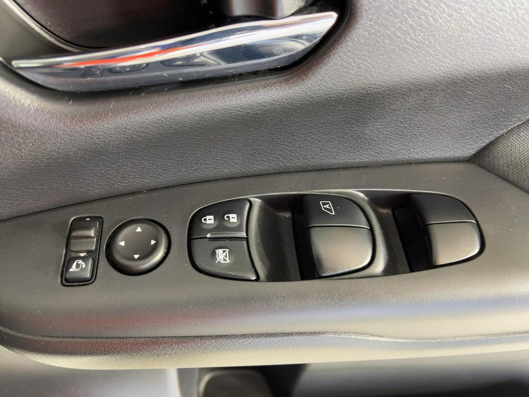 Photo '23' of Nissan Serena