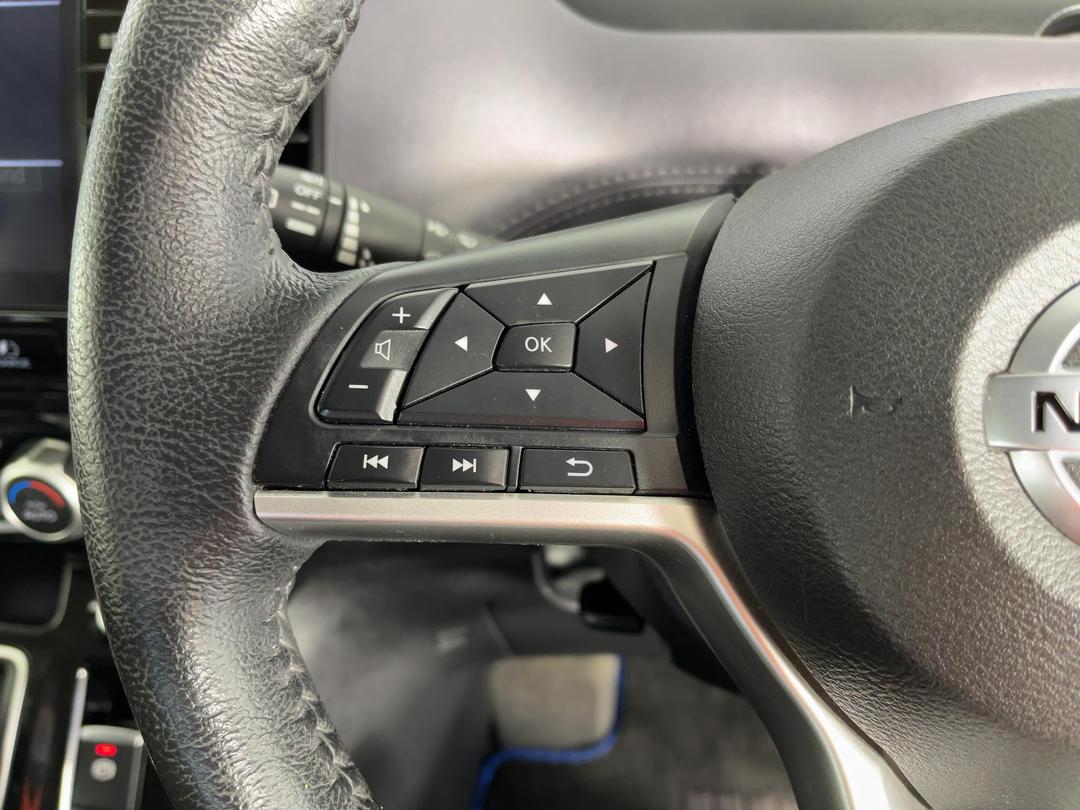 Photo '24' of Nissan Serena