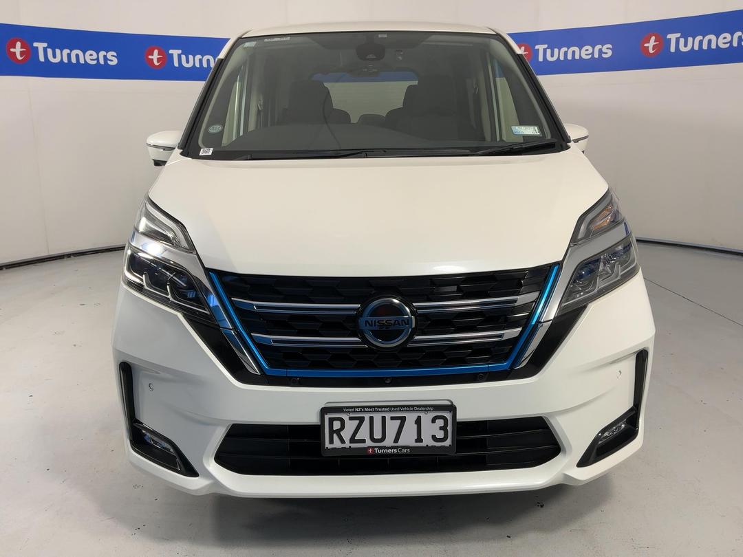 Photo '2' of Nissan Serena