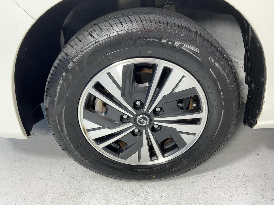 Photo '10' of Nissan Serena