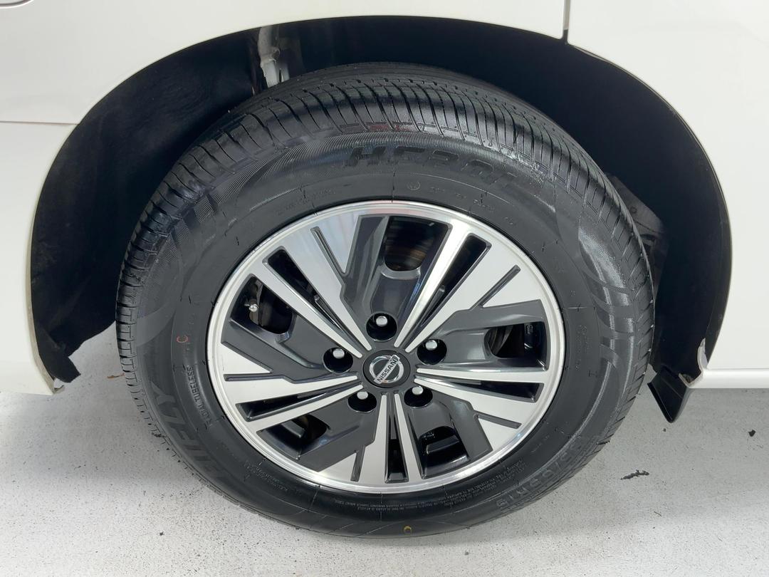Photo '12' of Nissan Serena