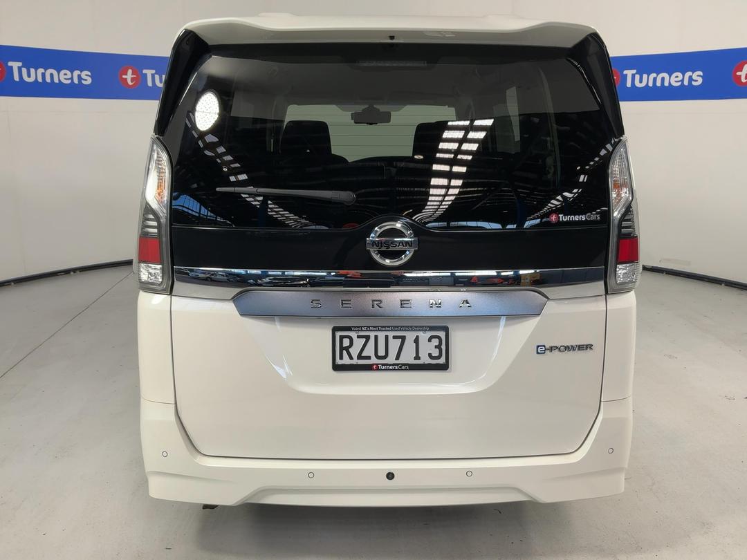 Photo '6' of Nissan Serena