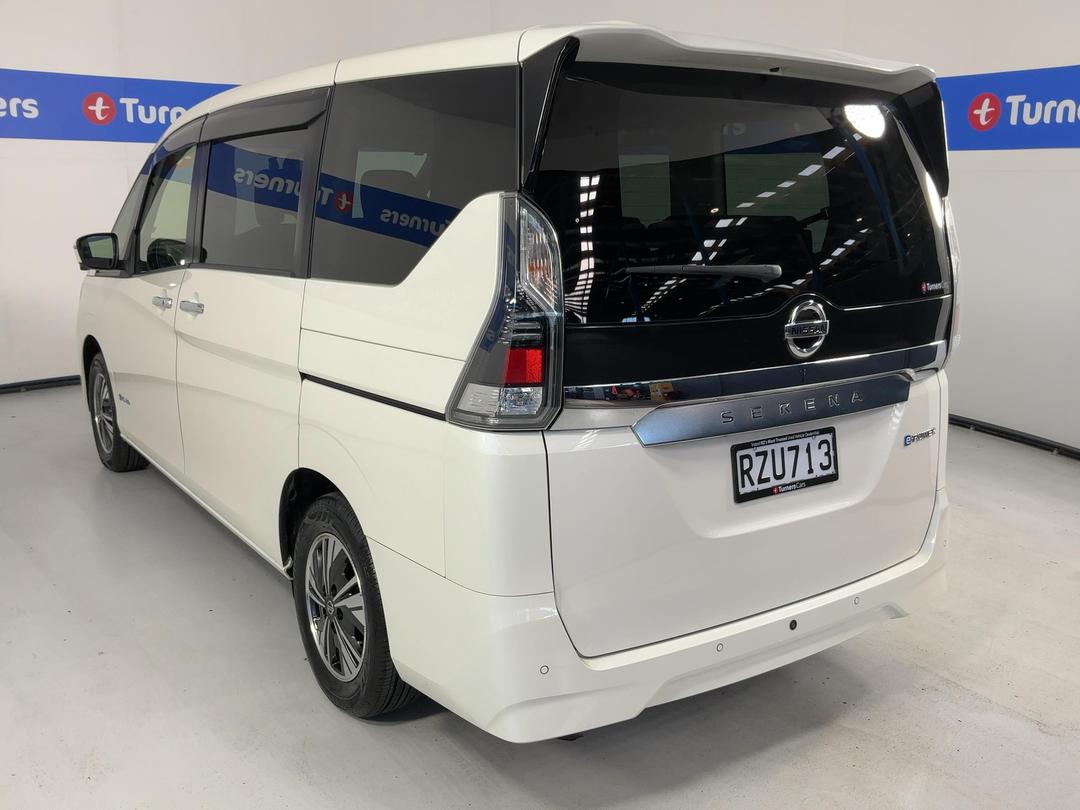 Photo '5' of Nissan Serena