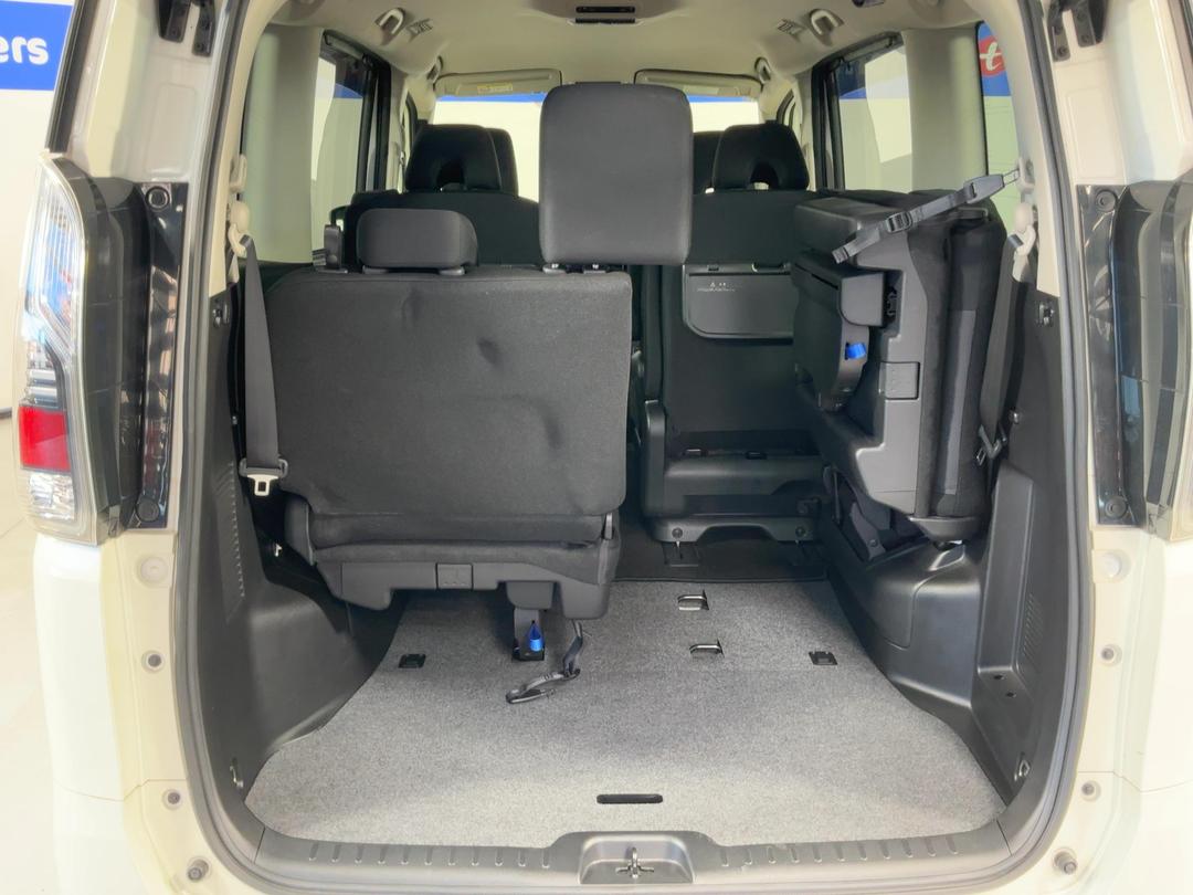 Photo '14' of Nissan Serena