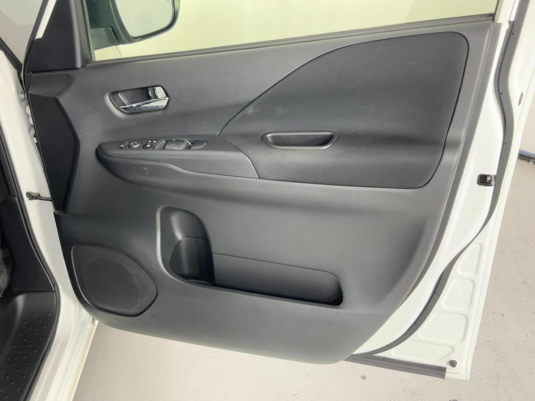 Photo '15' of Nissan Serena