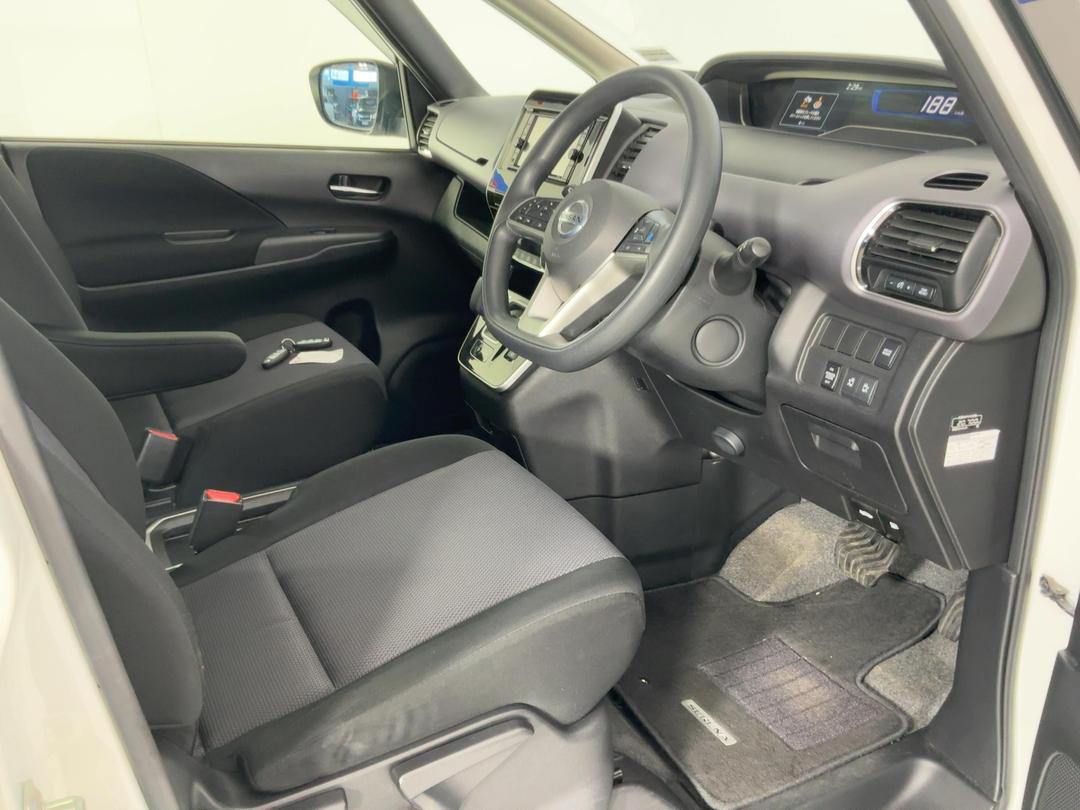 Photo '16' of Nissan Serena