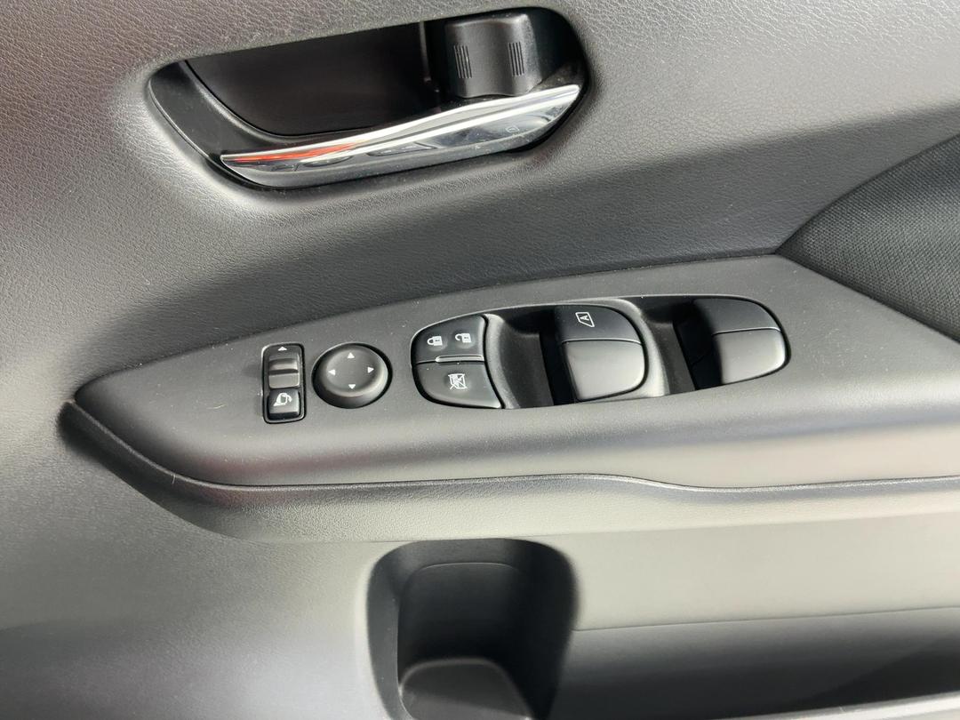 Photo '25' of Nissan Serena