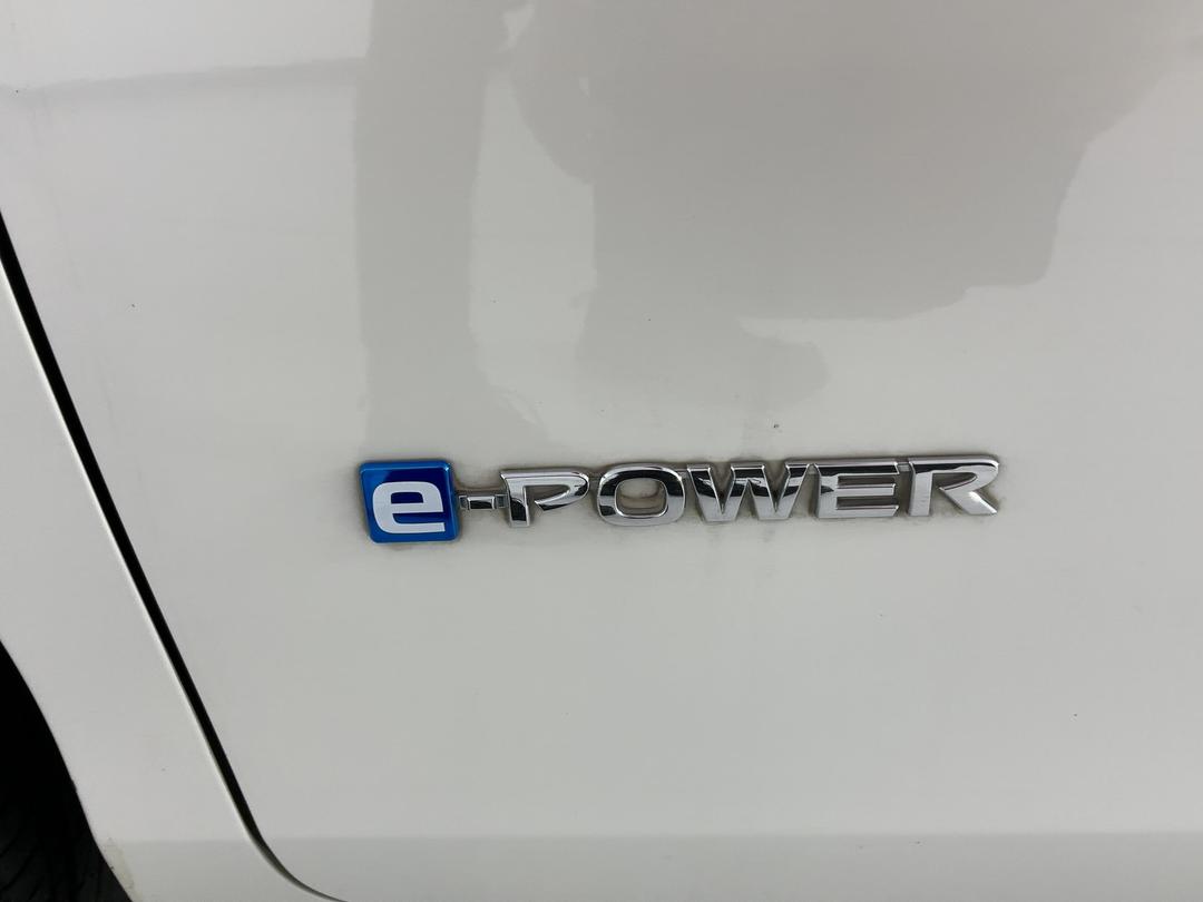 Photo '28' of Nissan Serena