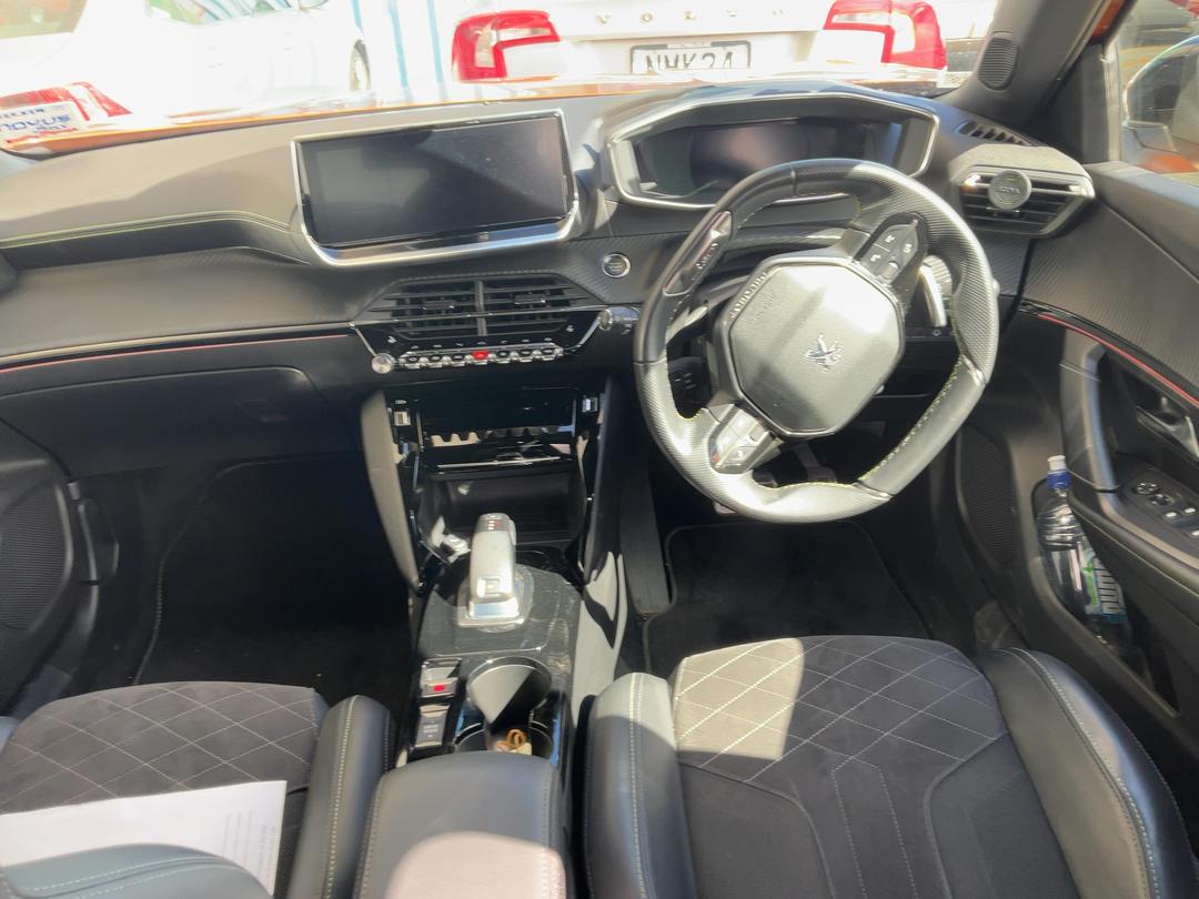 Photo '12' of Peugeot 2008 GT