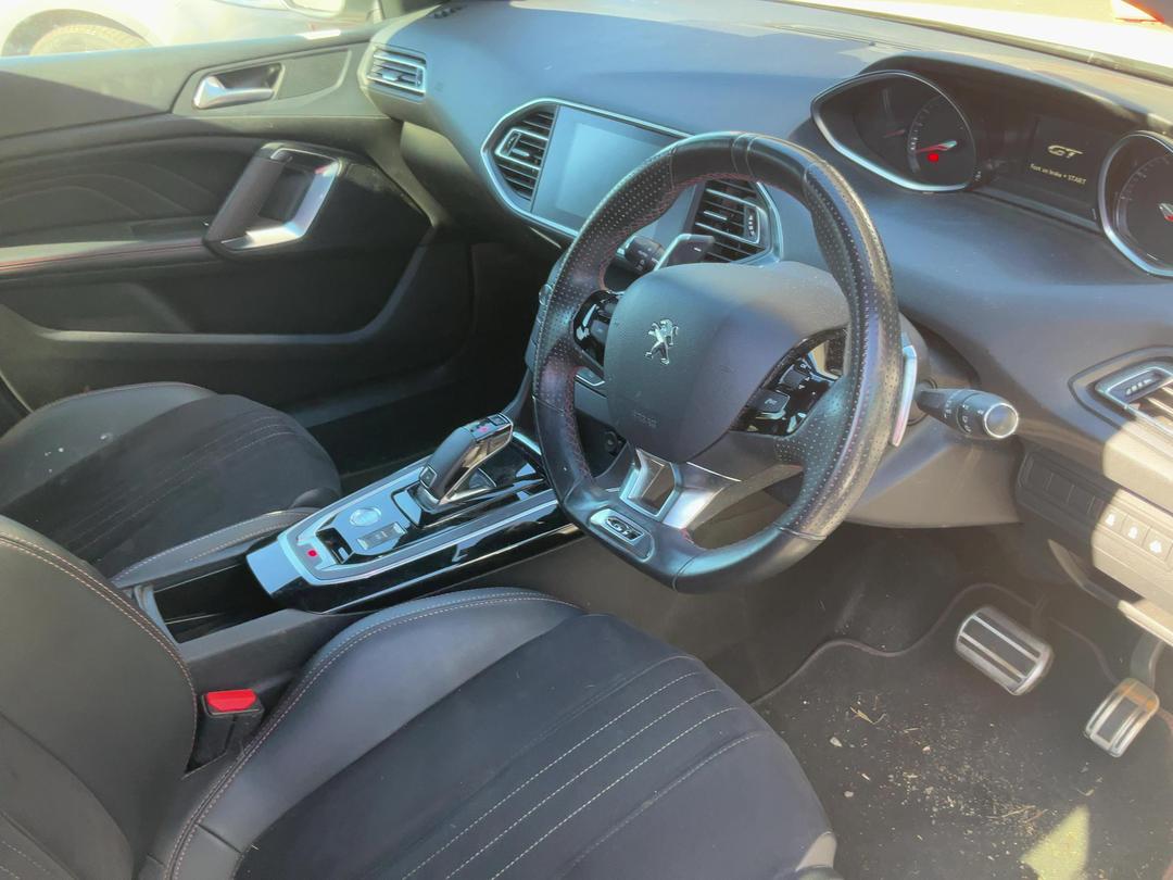 Photo '11' of Peugeot 308 GT Photo '11' of Peugeot 308 GT