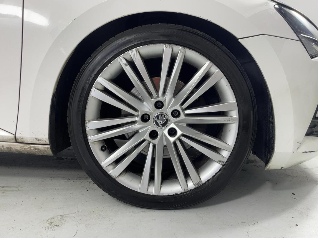 Photo '9' of Skoda Superb