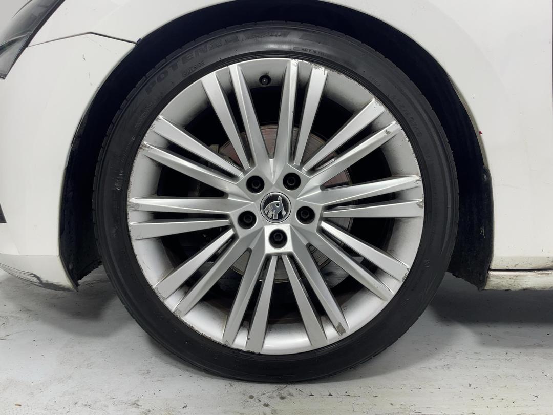Photo '10' of Skoda Superb