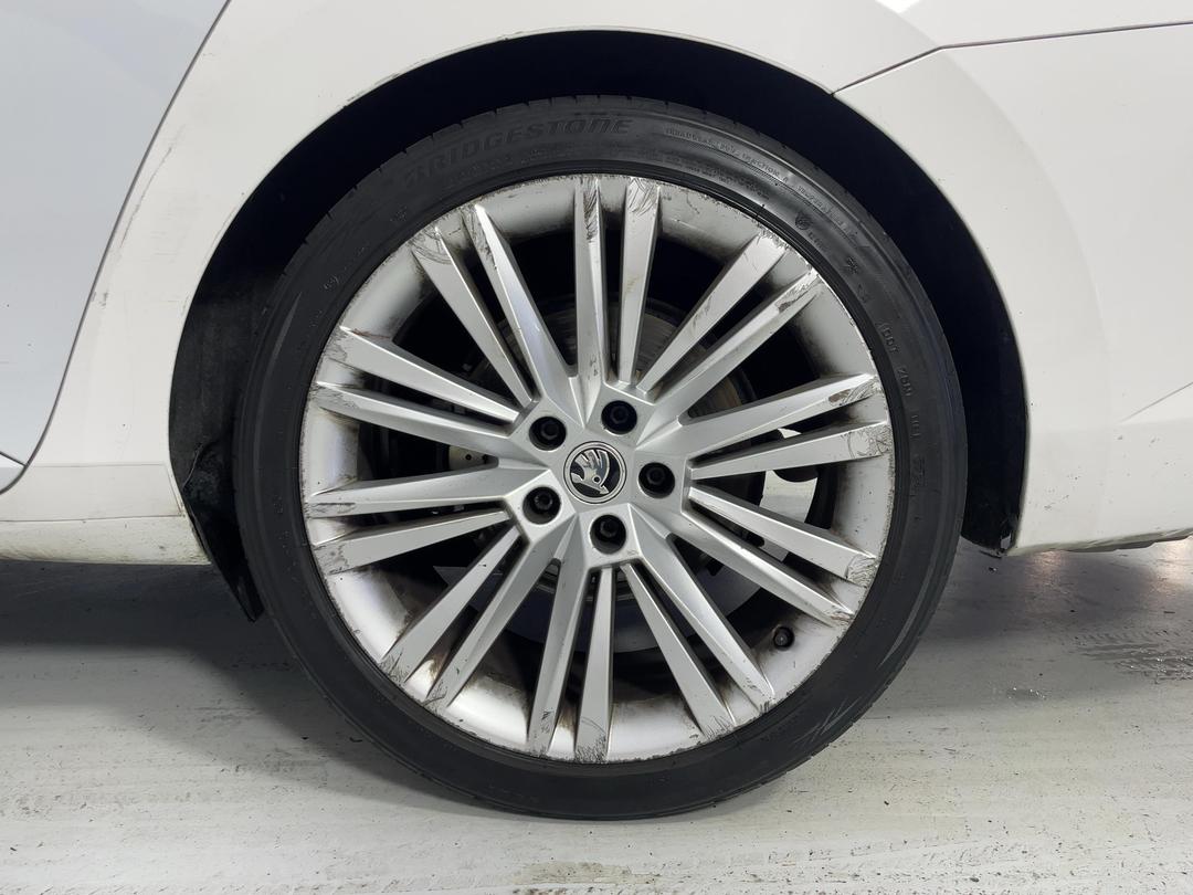 Photo '11' of Skoda Superb