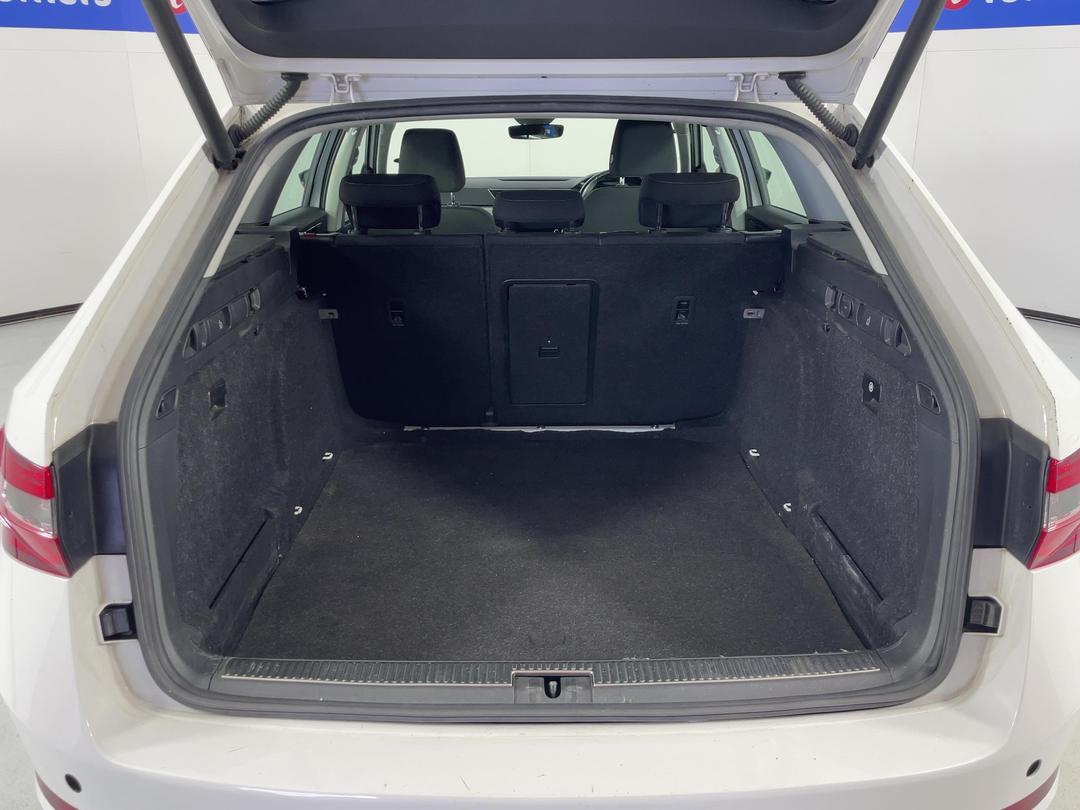 Photo '14' of Skoda Superb