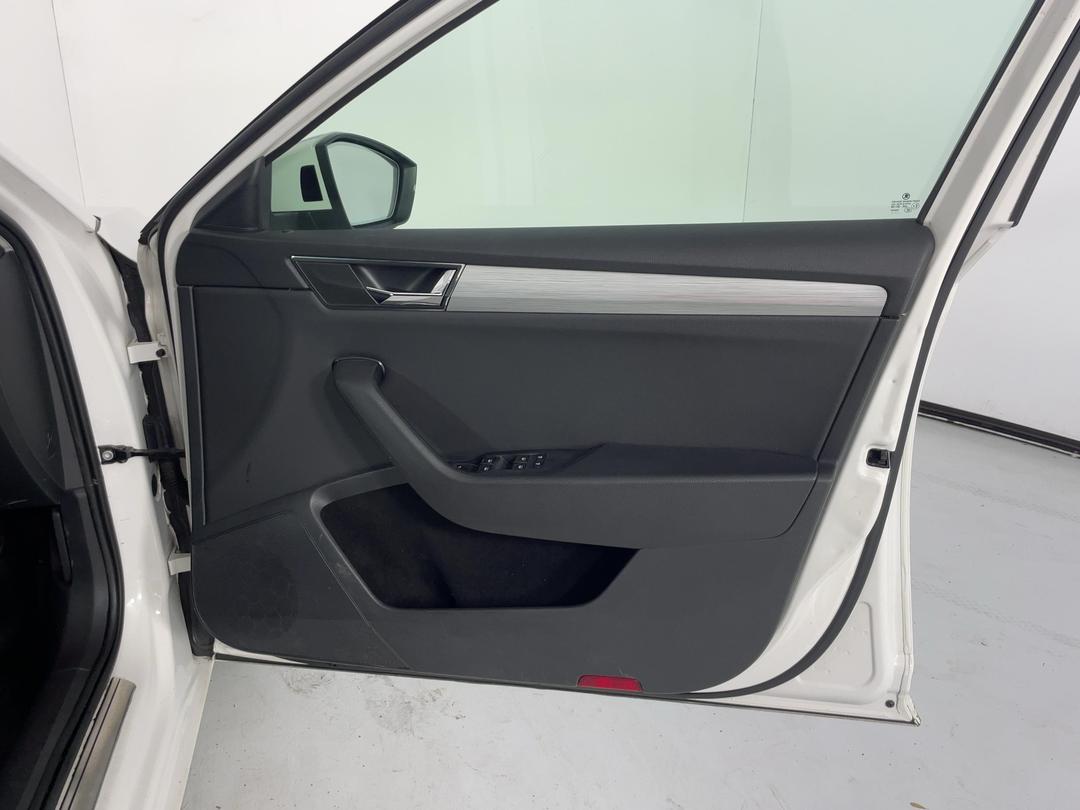 Photo '15' of Skoda Superb