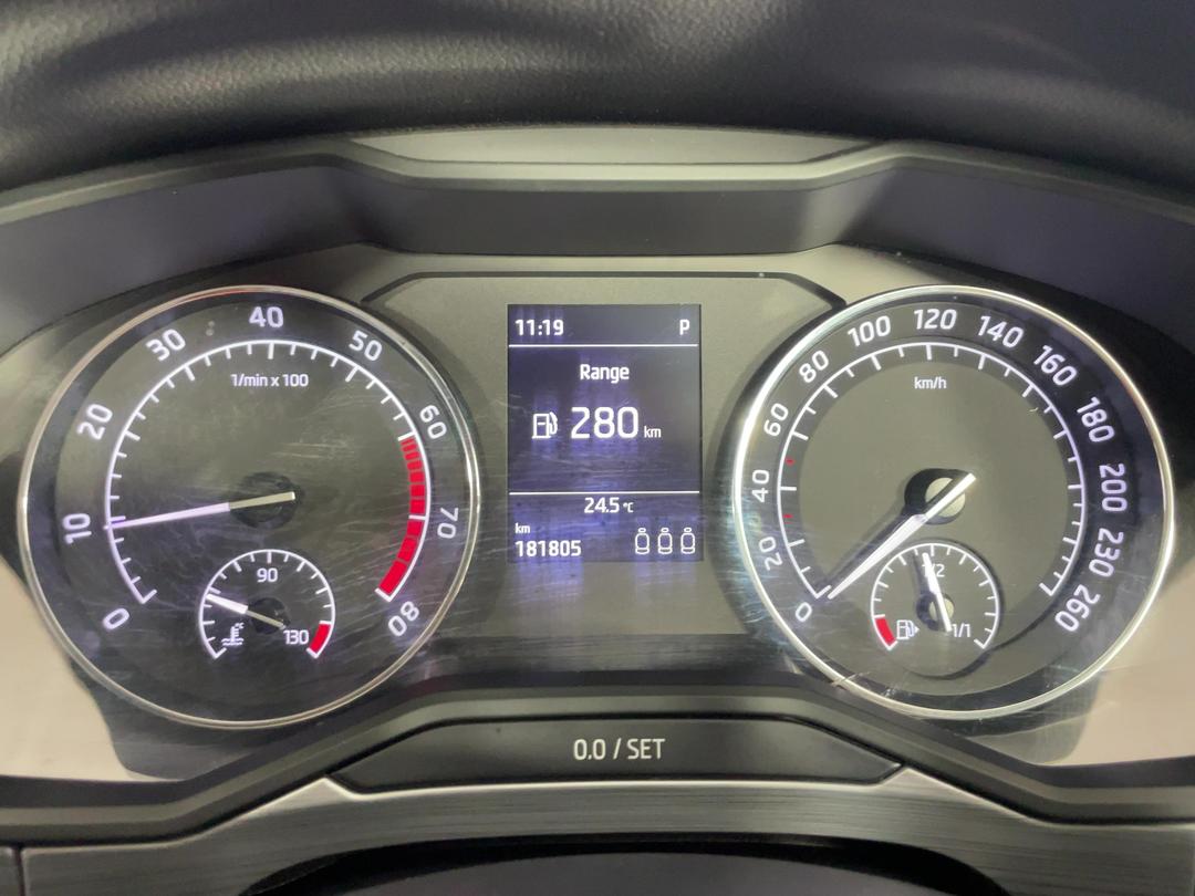Photo '21' of Skoda Superb