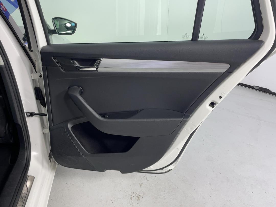Photo '19' of Skoda Superb