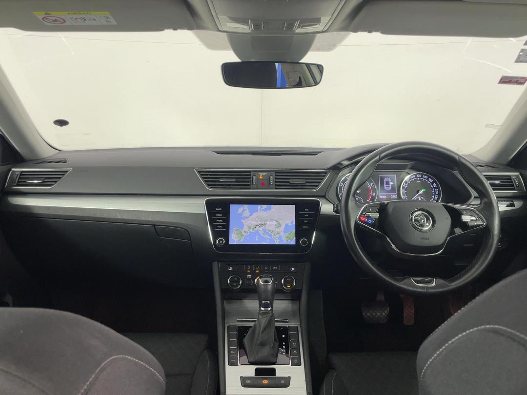 Photo '17' of Skoda Superb