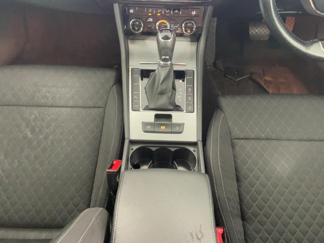 Photo '18' of Skoda Superb