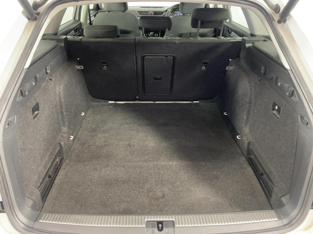 Photo '12' of Skoda Superb WGN Ambition 162KW Photo '12' of Skoda Superb WGN Ambition 162KW